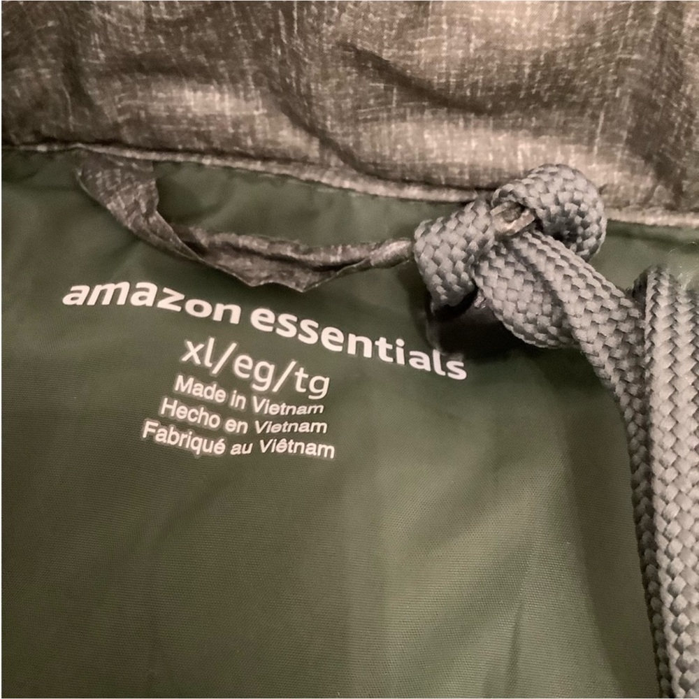 Amazon essentials packable puffer jacket❤️❤️❤️❤️ - Picture 4 of 9